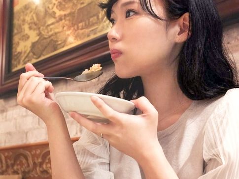 【美脚若妻のAVデビュー】 旦那のせいで鬱憤溜まった人妻が男優のテクにメロメロ♡ 極上手マンでビクビク痙攣、イキまくり！