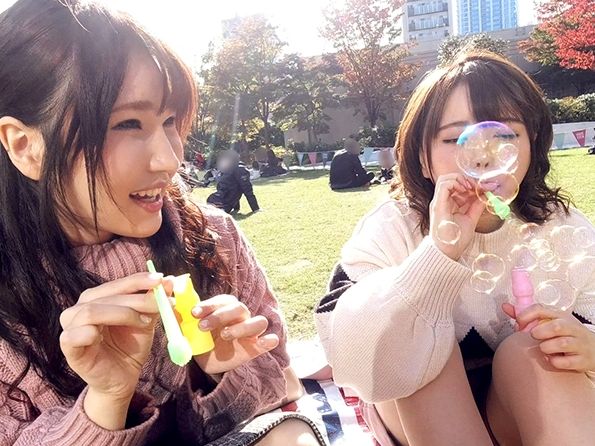 【芝生で遊ぶJD2人を即ハメナンパ】『えっ、ここでするの？』無邪気な笑顔の女子大生が正常位生ハメで感じまくり！無防備なカラダを思う存分味わうドスケベSEX♥