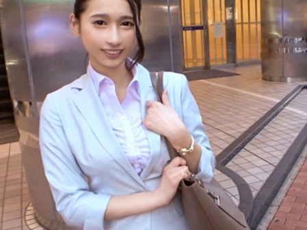 【即マンOLナンパ】『仕事中なのに…』美脚美ボディのOLお姉さんを街中でゲット！チンポギンギンでおマンコを突きまくり、仕事のストレスをエロで発散！！