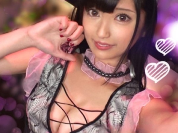 【メイドコンカフェの裏側】スレンダー美少女店員がコスプレ姿で生チンSEXに挑戦！性欲全開でチンポを求めまくるエロカワ娘の淫乱プレイ♡