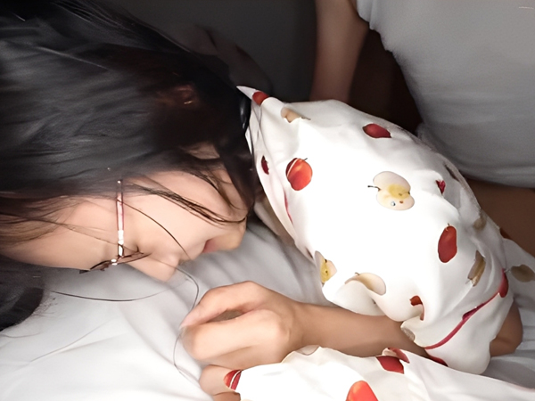 【無垢な美少女を襲う悪夢】『やだ…やめて…』寮の管理人が制服美少女の部屋に侵入！抵抗むなしく、無理やり犯される純粋な少女…泣きながら感じちゃう敏感ボディがエロすぎる！