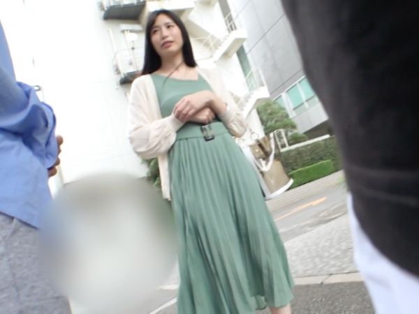 【セレブ妻の危険な火遊び】『ダメ…夫に悪いから…』高身長スレンダーな美人が、他人チンポの快感に溺れる！上品な見た目とは裏腹に、生中出し不倫でヨガりまくる人妻の淫らな本性♡ 禁断の悦楽にハマる美熟女の淫乱SEX！